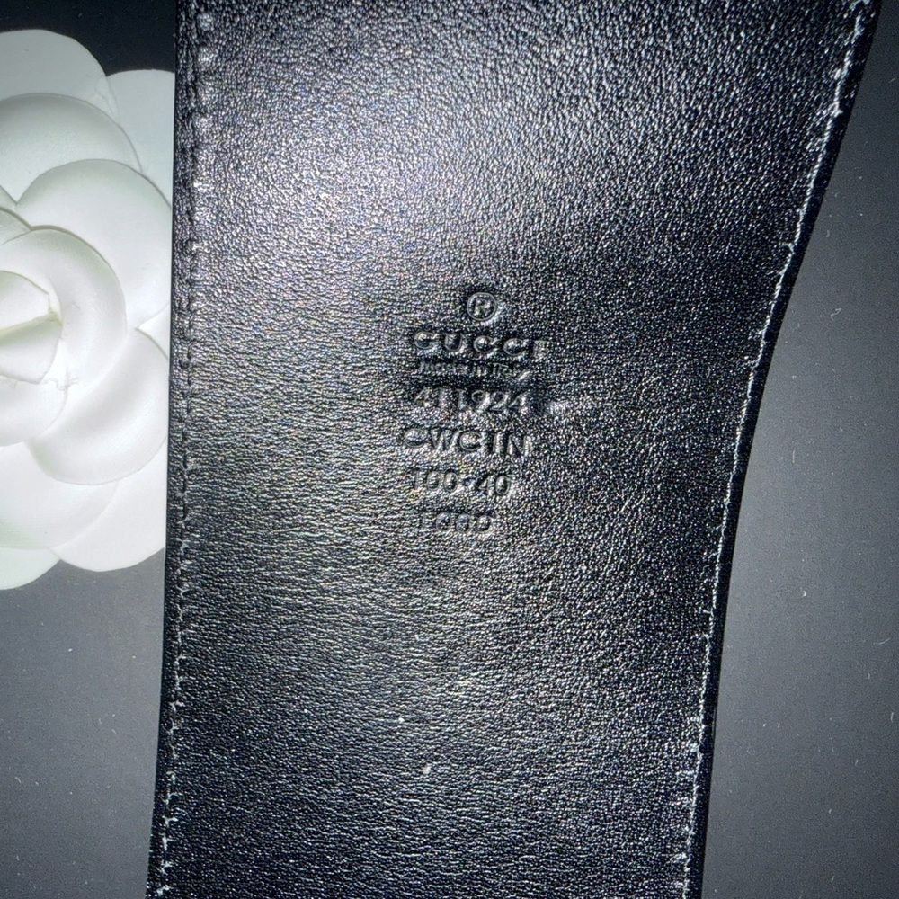 Gucci Gold-Tone Double G Belt with Pearl Accents on Black Strap - Picture 4 of 4